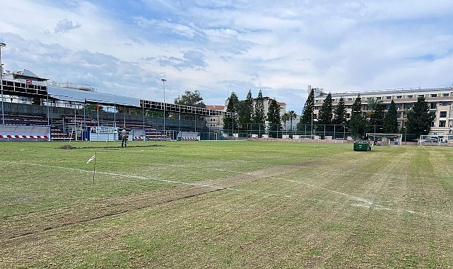 İlçe stadı tabanında bakım çalışmaları
