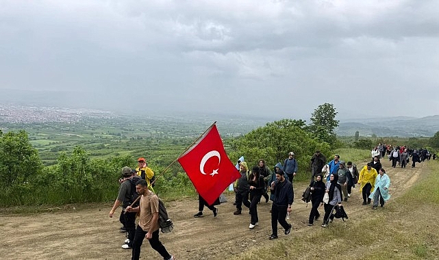 İnegöl’de Tabiat Severler 19 Mayıs Ve Gençlik Haftası İçin Yürüdü