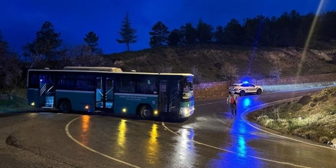Kayseri’de alkollü bir şahıs çaldığı özel halk otobüsüyle kaza yaptı