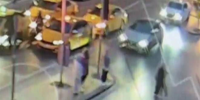 Kazada üzerine trafik ışığı devrilen turist hayatını kaybetti