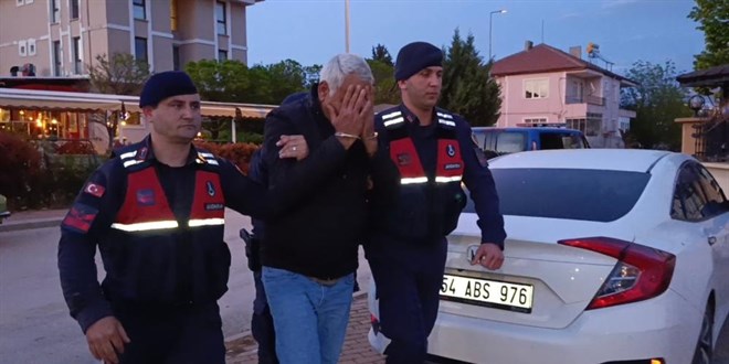 Öğrencileri taciz eden bakkal yakalandı