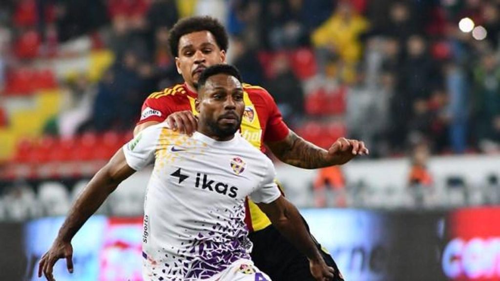 Üstün Lig’in bitimine 2 hafta kaldı! 5 ekip kümede kalmak için direniyor!