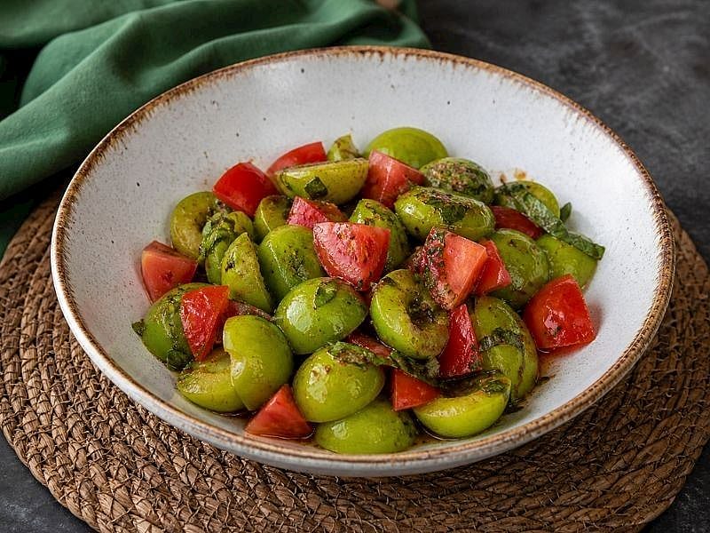 Yeşil Erik Salatası Tarifi